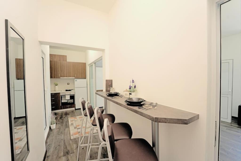 Cozy 2-Bedroom Flat In The Very Center Of Sofia Exterior foto