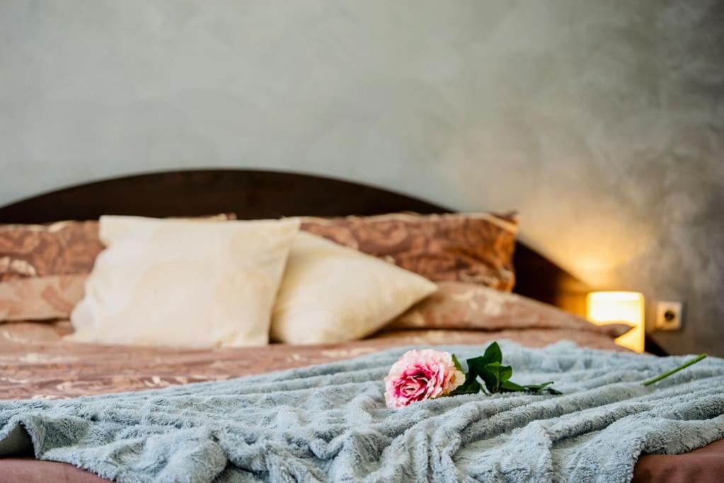Cozy 2-Bedroom Flat In The Very Center Of Sofia Exterior foto